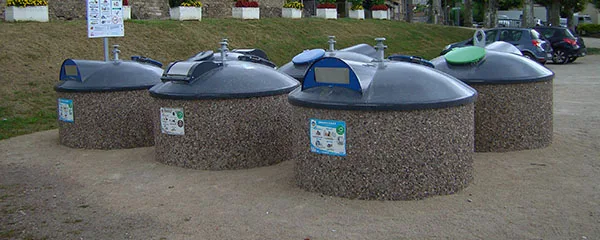 Isole ecologiche seminterrate in cemento e acciaio