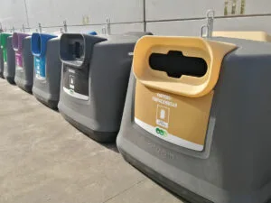 Bilateral bell containers with deposit openings customised for each source-separated fraction