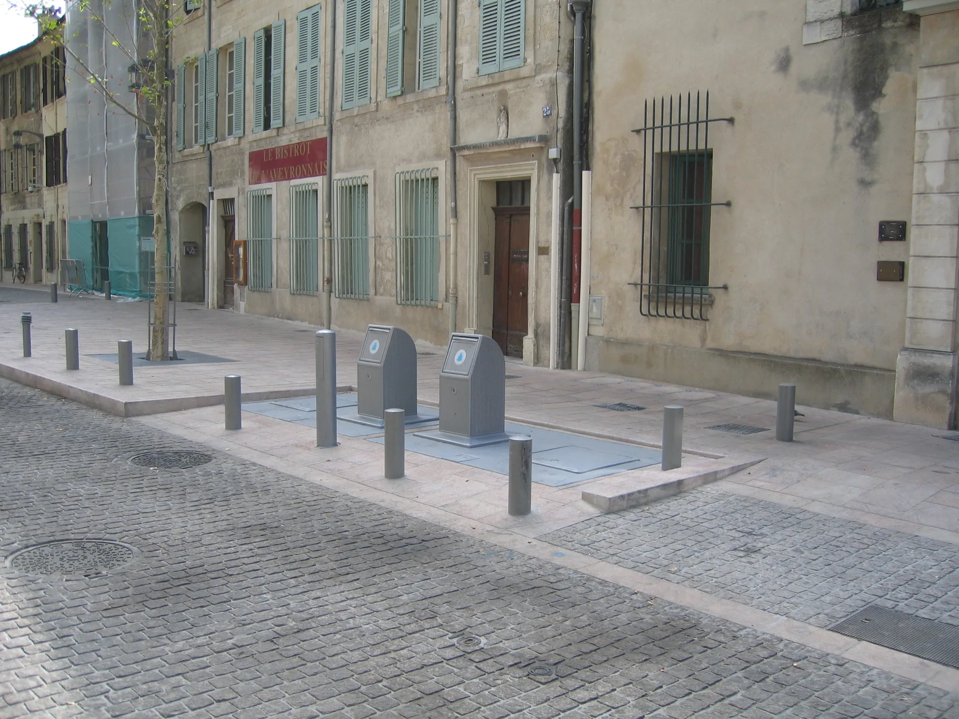 Sistema seminterrato in piazza