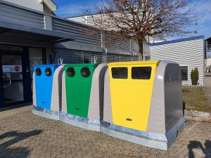 gruppo di contenitori Villiger SMARTline configurati per le raccolte differenziate di carta, plastica e vetro